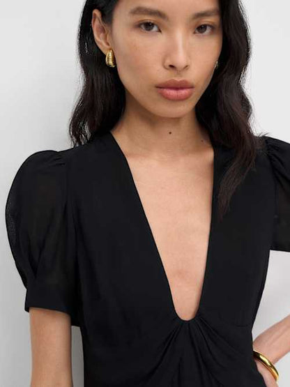 Akaia Dress